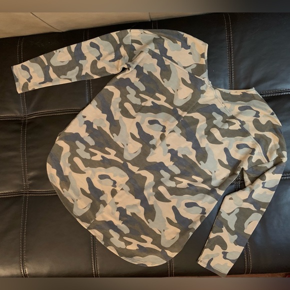 New CABLE & GAUGE Green Camo TOP size S Soft Stretch Camouflage NWT - Picture 5 of 8